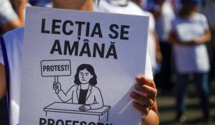Profesorii anunţă că ar putea continua şi mâine protestul simbolic, dar în clase. Elevii, aşteptaţi în bănci