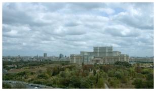 Angajaţii Senatului vor să dea jos antenele de pe clădirea Parlamentului