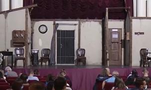 Decor prăbuşit peste o actriţă, la Teatrul Maghiar din Timişoara. O bară de fier s-a desprins la repetiții