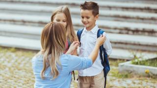 Cât de stresaţi sunt părinţii la începutul unui nou an şcolar. Venitul minim al celor care se declară relaxaţi