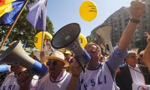 Sindicaliştii din Educaţie adună semnături pentru declanşarea grevei generale
