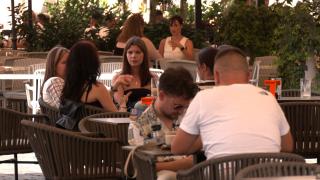 Băutura care accelerează problemele cu părul. De ce albim și chelim mai repede decât părinţii noştri