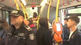 Oraşul din ţară unde elevii merg la şcoală gratis, cu Poliţia, în autobuze speciale. "E mult mai liber drumul"