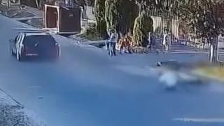 Momentul în care un şofer beat izbeşte un băiat de 15 ani, care se plimba cu bicicleta, apoi fuge imediat