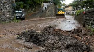 Vremea extremă a adus inundaţii şi alunecări de teren în mare parte a Italiei. Este stare de urgenţă