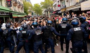 Le Monde: Protestele din Franța nu au produs efectul dorit. Ciocniri violente între demonstranţi şi poliţie