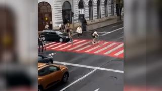 Cât l-a costat pe un şofer "fenta" la o parcare din Cluj. A făcut slalom printre pietoni ca să evite bariera