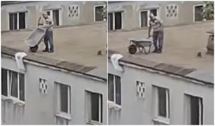 Dorel lovește la înălțime. Muncitor surprins când aruncă un sac cu moloz direct de pe bloc, în Ploieşti