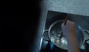 Bărbat trimis în judecată după ce ar fi pus otravă în ciorbă fostului socru şi i-ar fi tăiat frânele la maşină