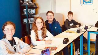 Limba română ar putea fi disciplină obligatorie la bacul francez. Ambasada României în Franţa caută profesori