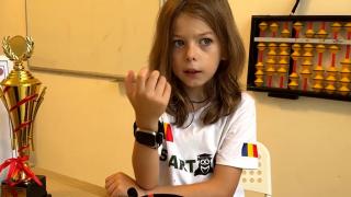Puştiul care rezolvă 260 de calcule în 10 minute. Elev din Iaşi, super campion mondial la aritmetică mentală
