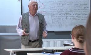 Ioan Brânzan, dascăl la 80 de ani. "Mi-au trecut prin mână 432 de medici şi 1.600 de ingineri"