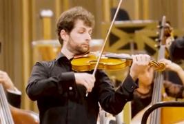 Valentin Șerban, violonistul respins ani la rând, a urcat pe scena Festivalului George Enescu