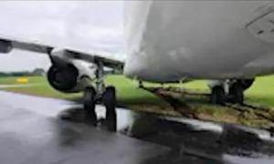 Incident pe aeroportul din Cracovia. Un avion venit din Turcia a derapat pe pistă