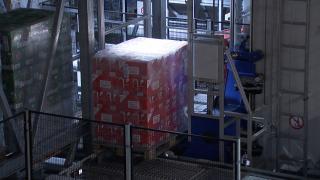 Roboţii iau locul oamenilor în marile magazine. Nu îşi iau pauze, nu se plâng şi sunt ultra rapizi