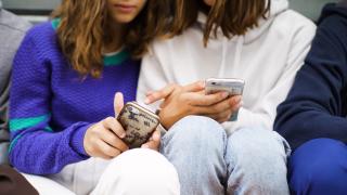 Suedia va interzice telefoanele mobile în şcoli pentru elevii între 7 şi 16 ani