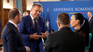 Varianta de compromis discutată în coaliţie pentru a nu concedia 13.000 de funcţionari din primării şi CJ-uri