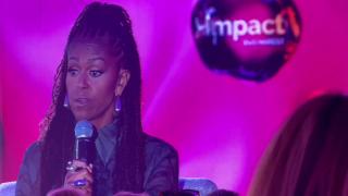 Michelle Obama, aplaudată la scenă deschisă de mii de oameni în Bucureşti