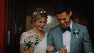 Tot mai multe tinere din Generația Z iau o decizie neobişnuită după căsătorie. Care este motivul