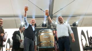 Oktoberfest Brașov 2025 a început. Bere la halbe uriașe, paradă spectaculoasă și distracție până dimineața