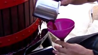 Cât costă un litru de must în pieţele din Bucureşti. Cei care aleg livrarea la domiciliu plătesc şi dublu