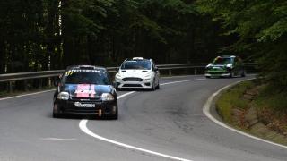 Raliu lângă Cetatea Râşnov. Fiul pilotului Radu Benea, cel mai tânăr campion naţional de juniori din istorie