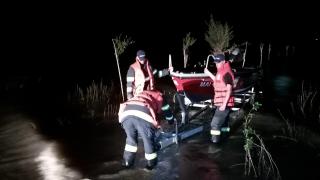 Pescari norocoşi. Doi bărbaţi dați dispăruți pe Prut au fost găsiți în viață după 2 ore de căutare