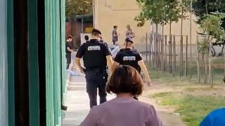 Elev de 17 ani, suspect de amenințări în masă. Ar fi încercat să își spargă telefonul când a văzut poliţia