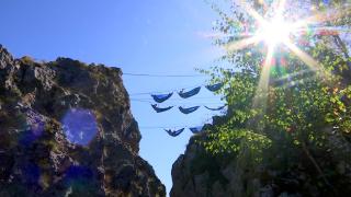 Hamace suspendate la 200 m între stânci, în Gorj. Experienţa atrage iubitori de adrenalină din toată Europa