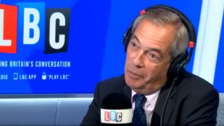 Arhitectul Brexitului, Nigel Farage, acuză românii că mănâncă lebedele regatului