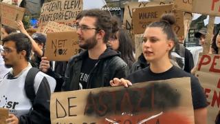 Studenţii cer înapoi bursele şi transportul gratuit. "Cariera lor educaţională e periclitată"