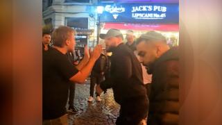 EXCLUSIV. Un martor povesteşte cum a început bătaia din Centrul Vechi. "Au sărit pur şi simplu peste ei"