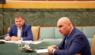 Bolojan vrea să dea afară 167.000 de bugetari, dar PSD se opune. Reacţia lui Grindeanu