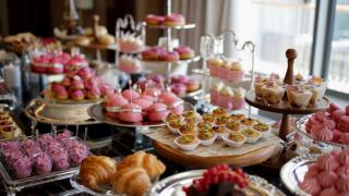 Majoratul, noua nuntă: petreceri de 10.000 de euro și plicuri cu sute de lei