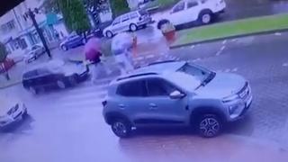 Două fete de 12 şi 13 ani, lovite în plin de o maşină pe o trecere de pietoni din municipiul Dorohoi