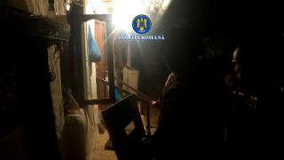 Un bărbat din Timiş a dat foc în curtea casei sale şi şi-a ameninţat vecina că-i incendiază casa