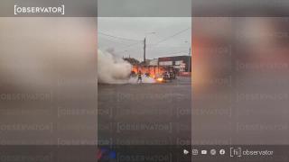 Un autobuz a ars ca o torţă, în Brăila. Patru autospeciale au fost mobilizate pentru intervenţie