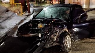 Băut şi cu permisul suspendat, a rănit două persoane şi a fugit de la locul accidentului