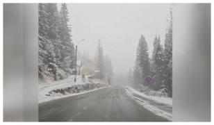 Iarnă în toată regula în zonele montane. Stratul de zăpadă măsoară 20 centimetri