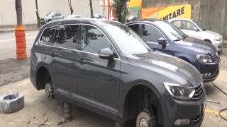 Pregătiri intense pentru iarnă. Şoferii fac coadă la vulcanizări pentru a-şi schimba anvelopele