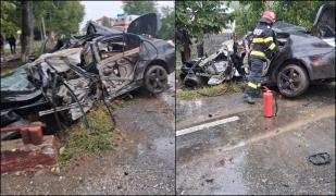Accident de groază în Argeş, BMW transformat în morman de fiare. Două victime, şoferul în stare critică