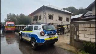 Mama din Dâmboviţa, care a dat foc la casă şi şi-a omorât fiul, s-ar fi sinucis din cauza depresiei