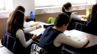 Peste 2.000 de şcoli şi grădiniţe, închise astăzi din cauza ploilor de Cod roşu. Judeţele afectate