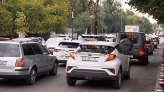 Bucureştenii susţin taxa de 20 de lei pe zi pentru şoferii din alte judeţe. "Nu avem loc de ei"