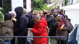 15.000 de oameni în prima zi de pelerinaj la Sf. Parascheva: "N-am simţit nimica, n-am simţit chin, nimic"