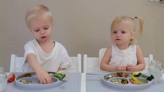 Unu din zece copii e obez. Soluția INSP: mai multe legume și disciplină alimentară