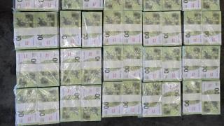 Miliardul de euro fals, folosit prin "metoda Maradona". Printre păcăliţi, Adi Minune sau Tzancă Uraganu