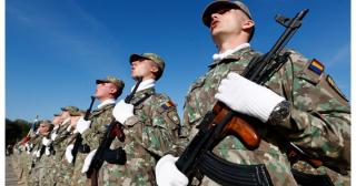 Tehnică militară, prezentată la Cincu. MApN şi Forţele Armate franceze arată dotările grupului de luptă NATO