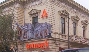 "Fantoma" de la Artmark. Răzbunarea diabolică a unui inginer după ce casa de licitaţii i-a concediat soţia