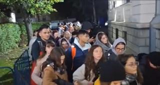 Peste 100.000 de oameni, la Sfânta Parascheva. Pelerinajul se va întrerupe 90 de minute